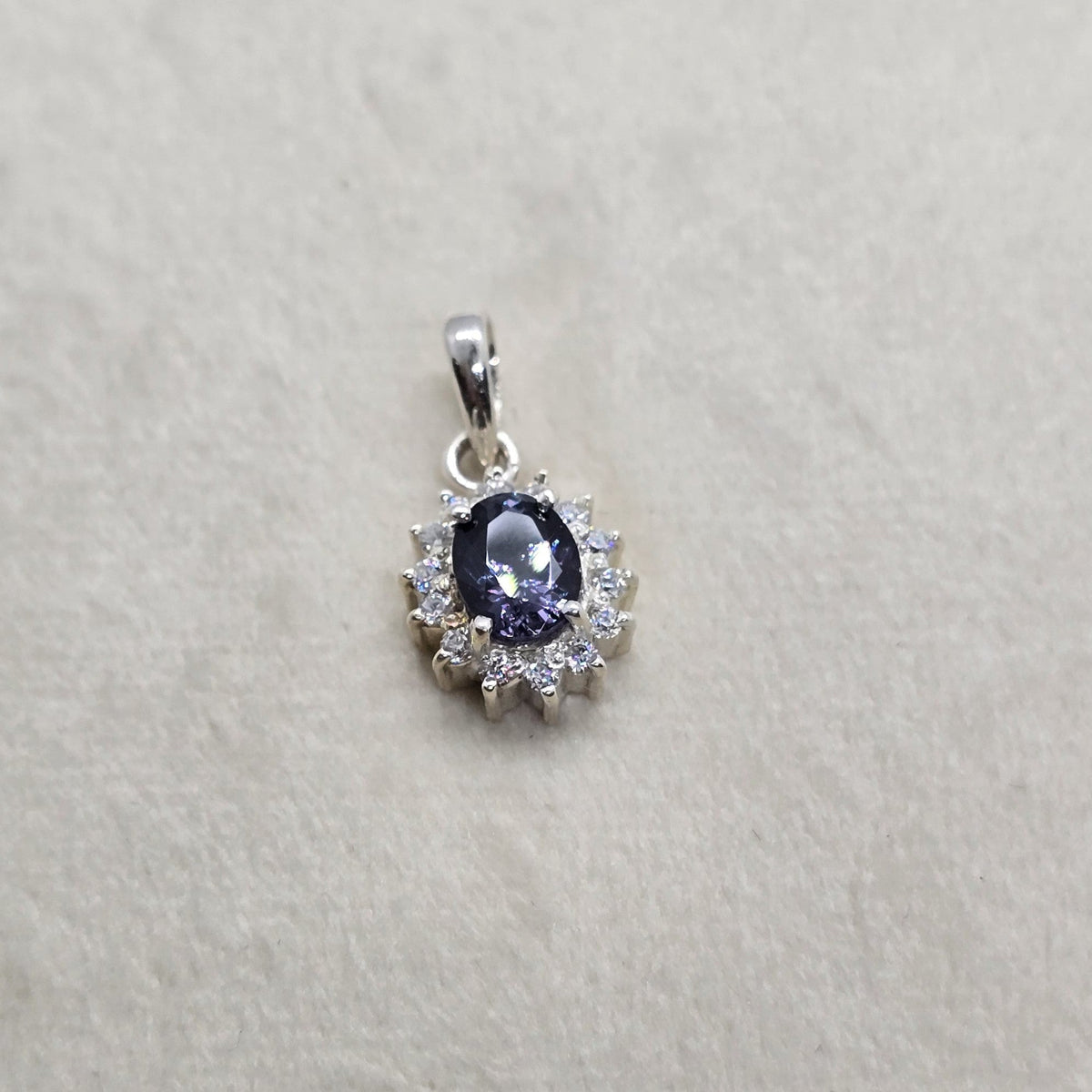 Blue spinel pendant in 925 sterling silver by Enrayge