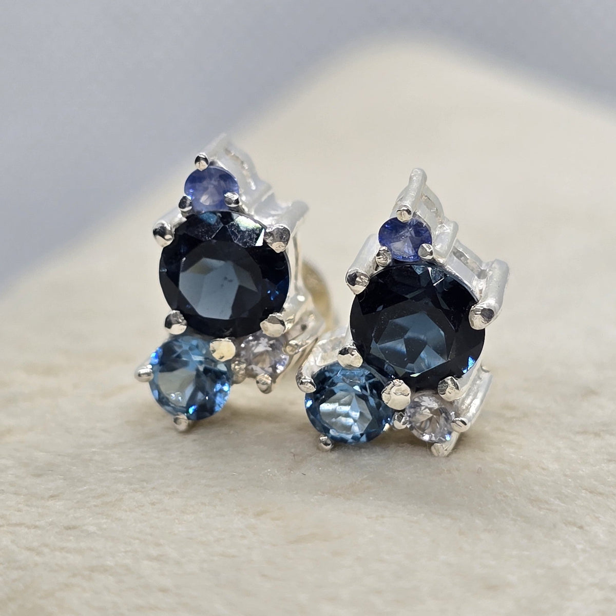 Blue sapphire and topaz bouquet earrings in 925 sterling silver by Enrayge