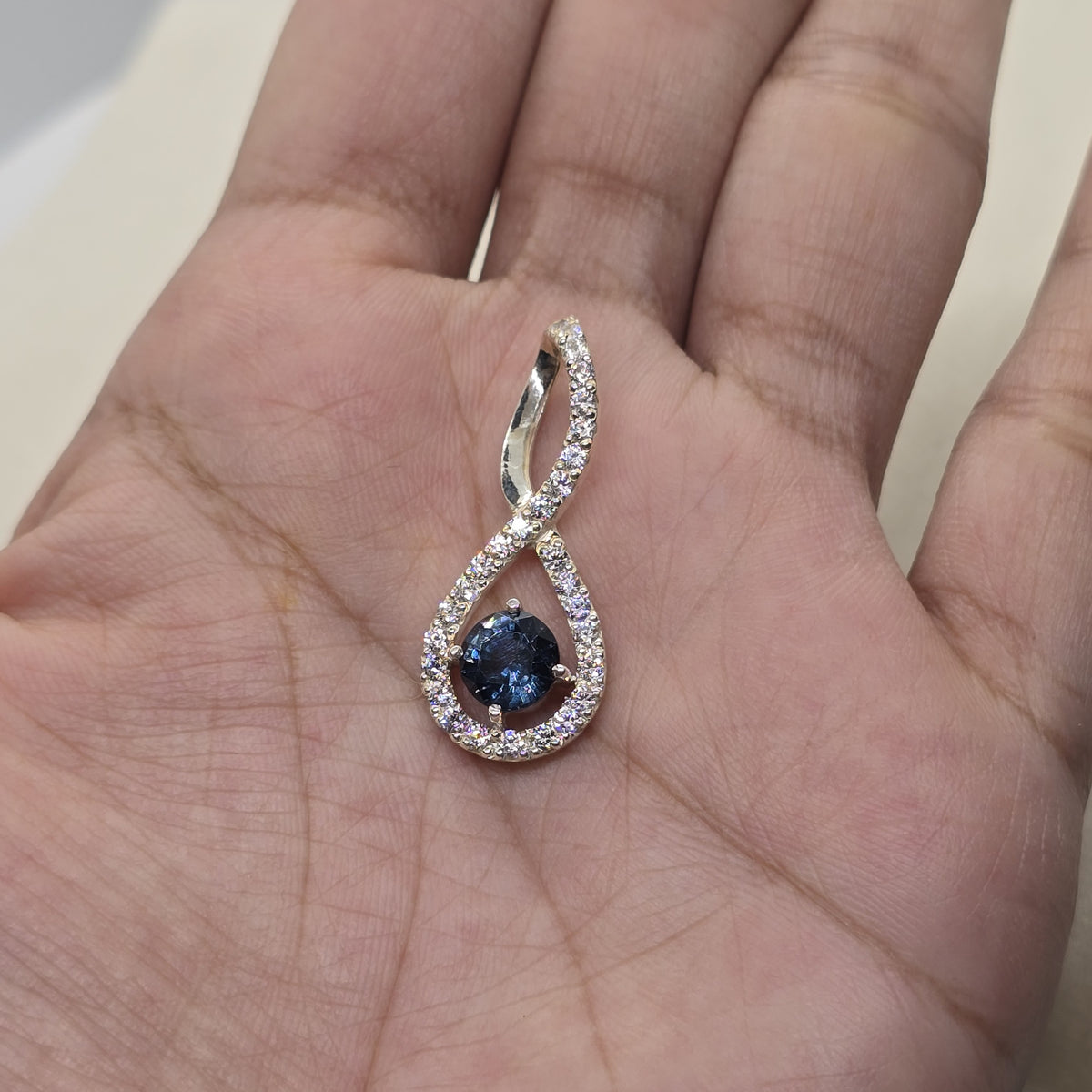 Spinel Pendant – 925 sterling silver, detail view 3