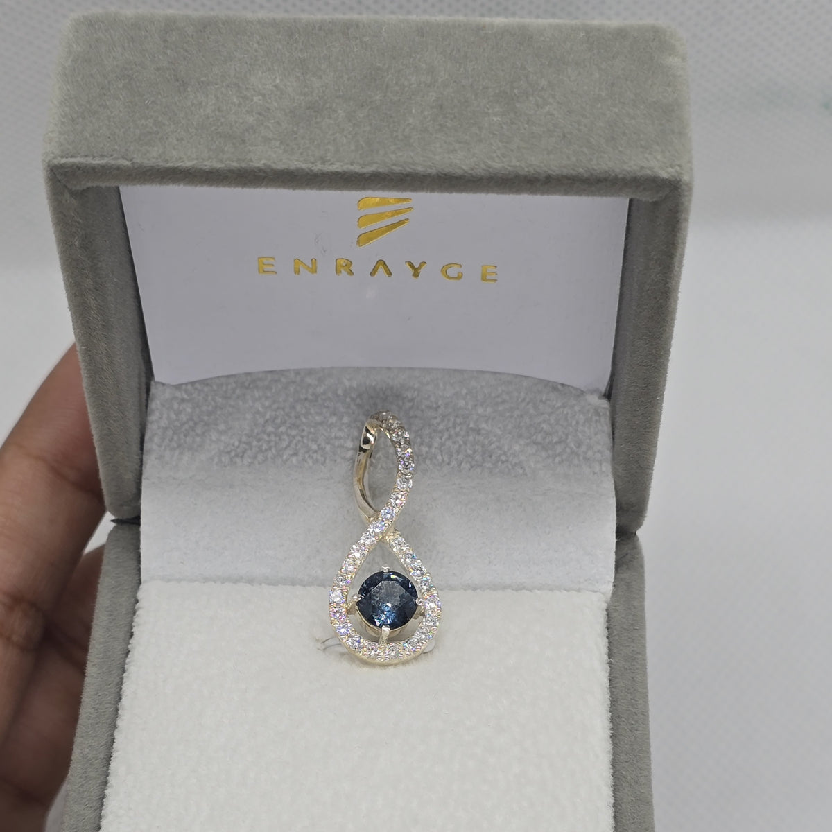 Spinel Pendant – 925 sterling silver, detail view 2