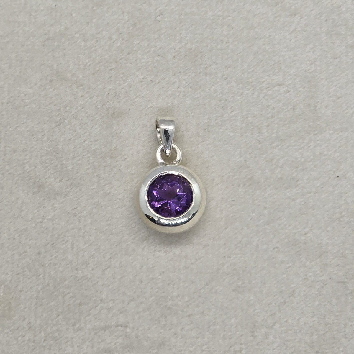Amethyst Pendant in 925 sterling silver by Enrayge