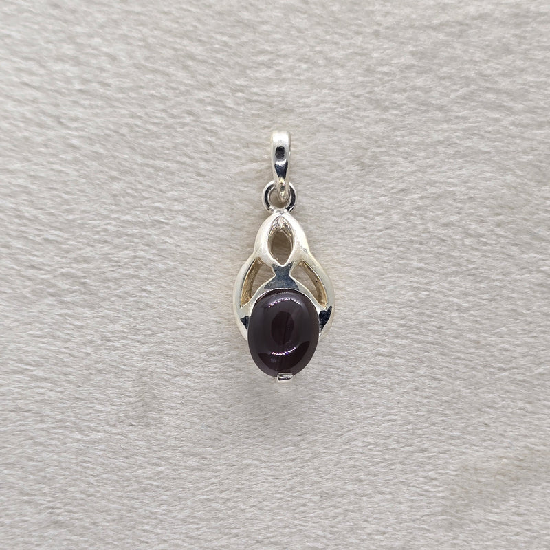 Sillimanite Cat's Eye Pendant in 925 sterling silver by Enrayge
