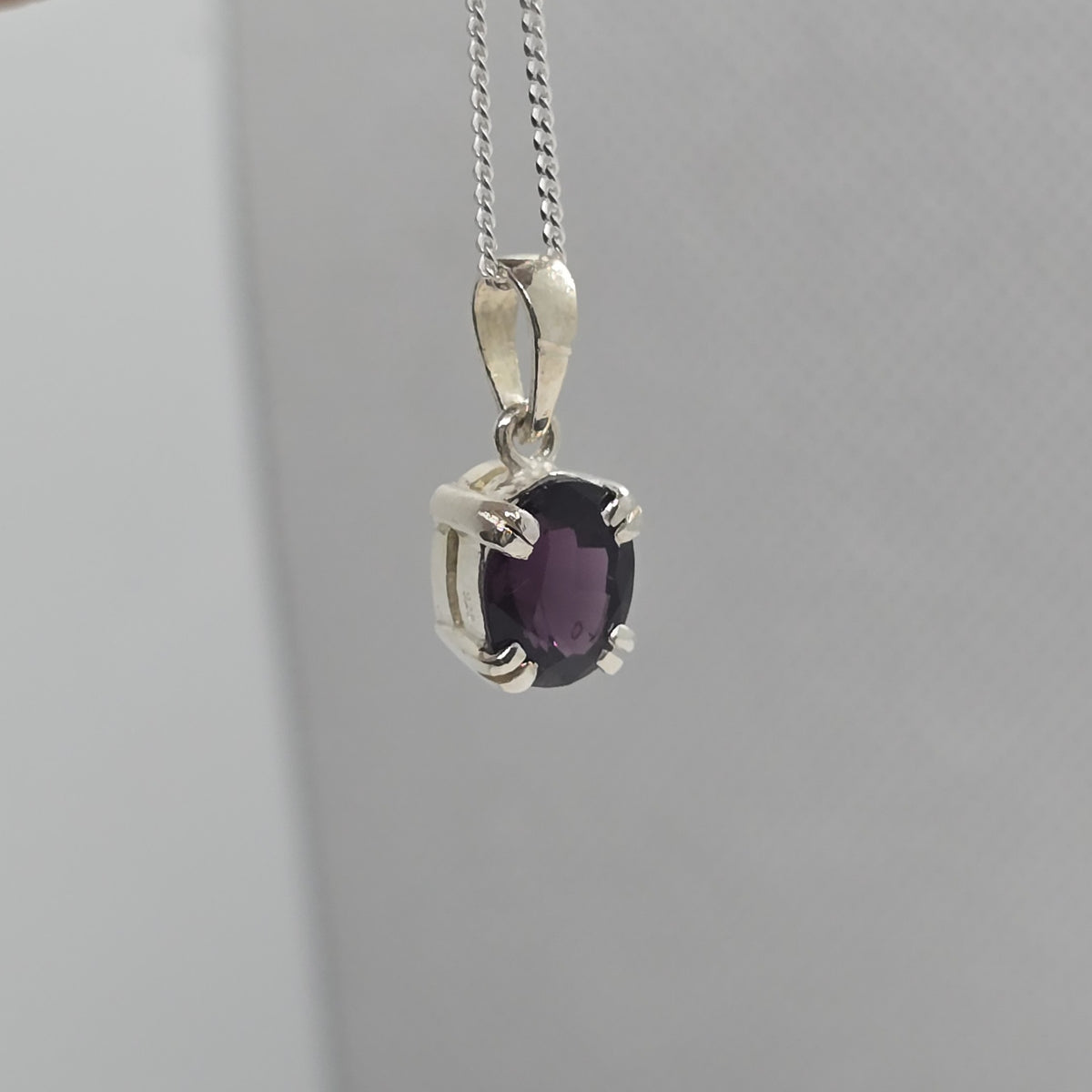 Oval Purple Spinel Pendant – 925 sterling silver, detail view 4