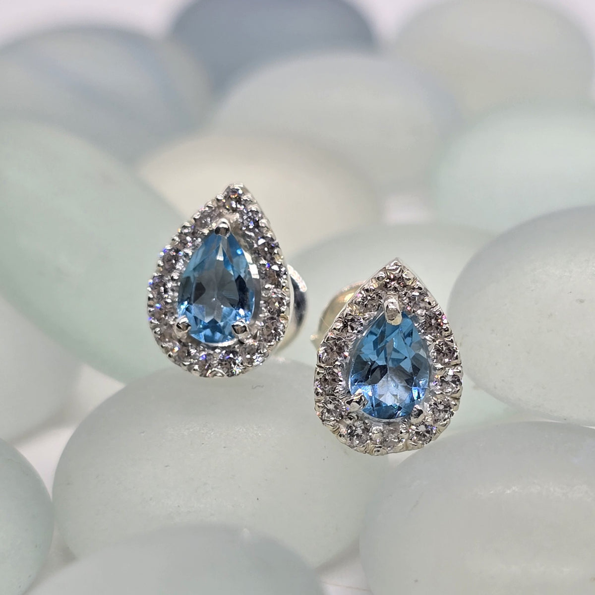 Blue Topaz Stud Earrings – 925 sterling silver, detail view 2